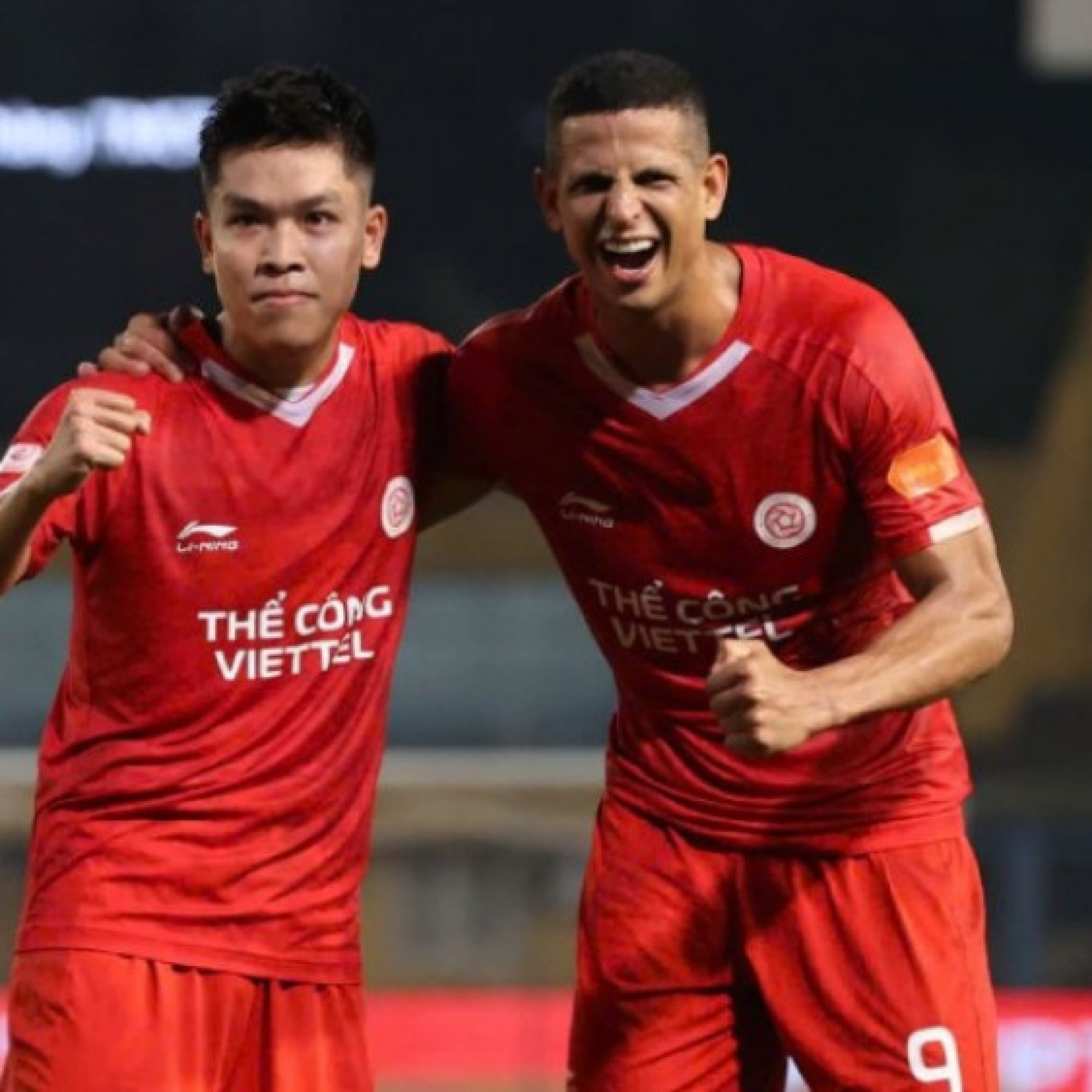 Video bóng đá Thể Công Viettel - Hà Nội: Thẻ đỏ và siêu phẩm định đoạt derby (V-League)