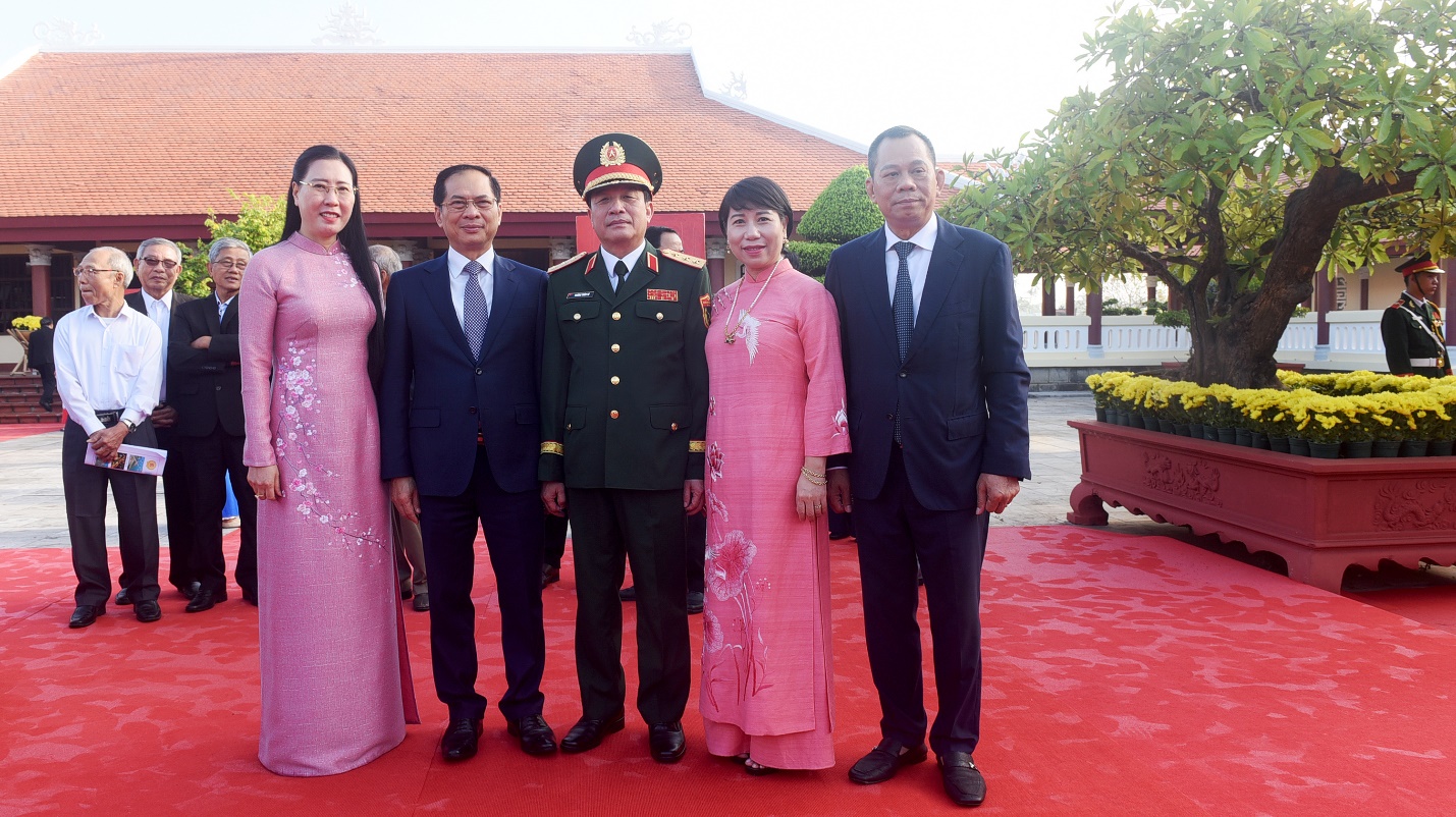 lanh dao dang, nha nuoc du le ky niem  120 nam ngay sinh thu tuong pham van dong - 11