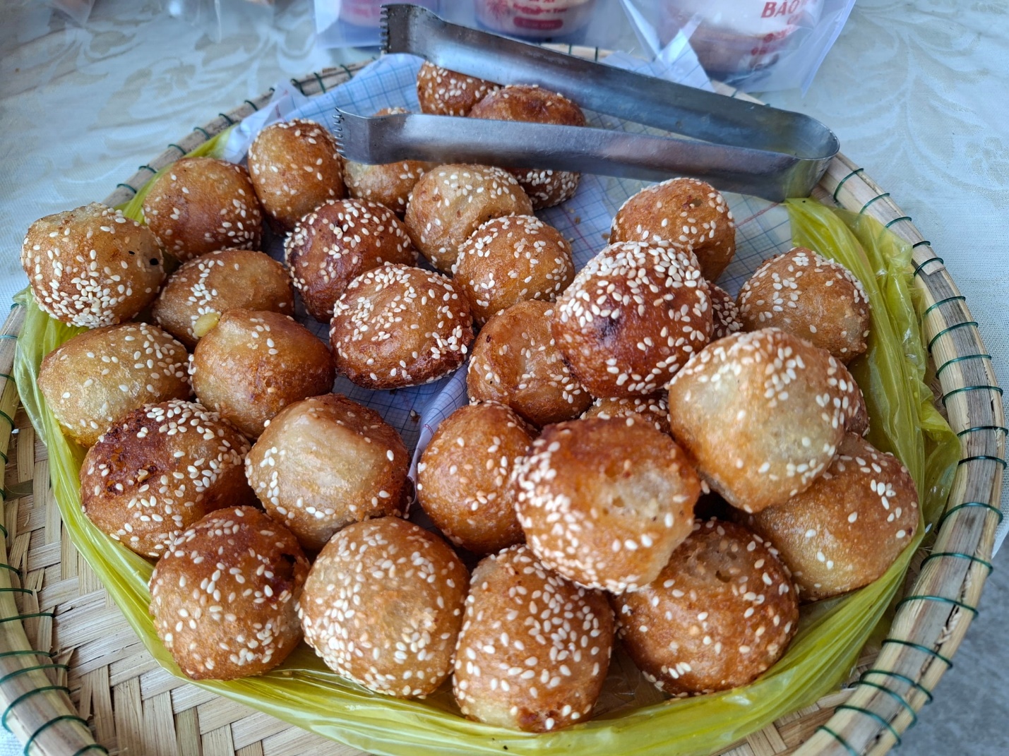 Phụ nữ xứ Huế diện áo dài đạp xe ven phá Tam Giang - 15