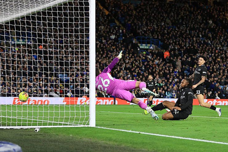 Nóng bảng xếp hạng Ngoại hạng Anh: Man City tiếp tục áp sát Arsenal, Liverpool bằng điểm MU - 1