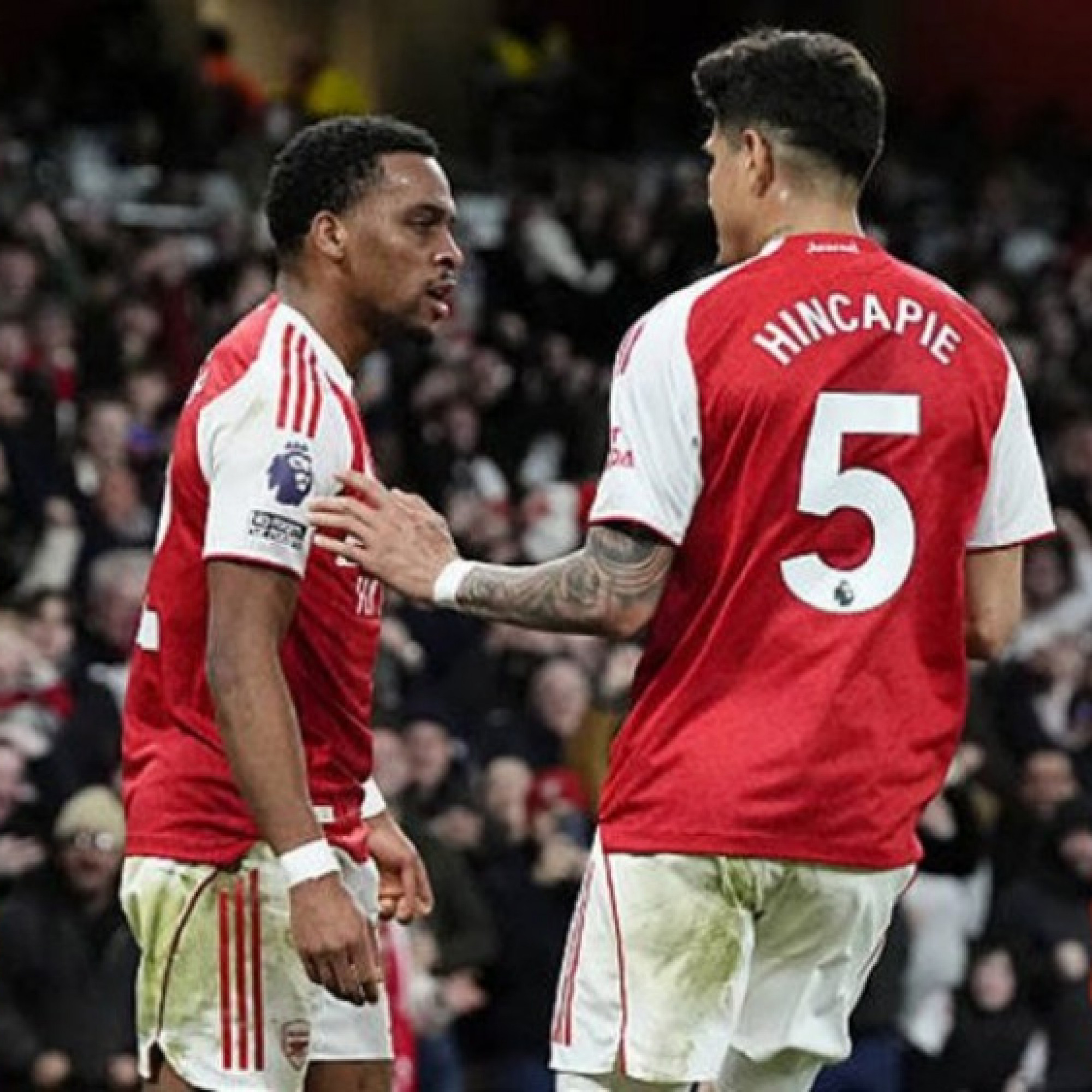  - Nóng bảng xếp hạng Ngoại hạng Anh: Arsenal trở lại cách biệt an toàn, MU vươn lên thứ 3