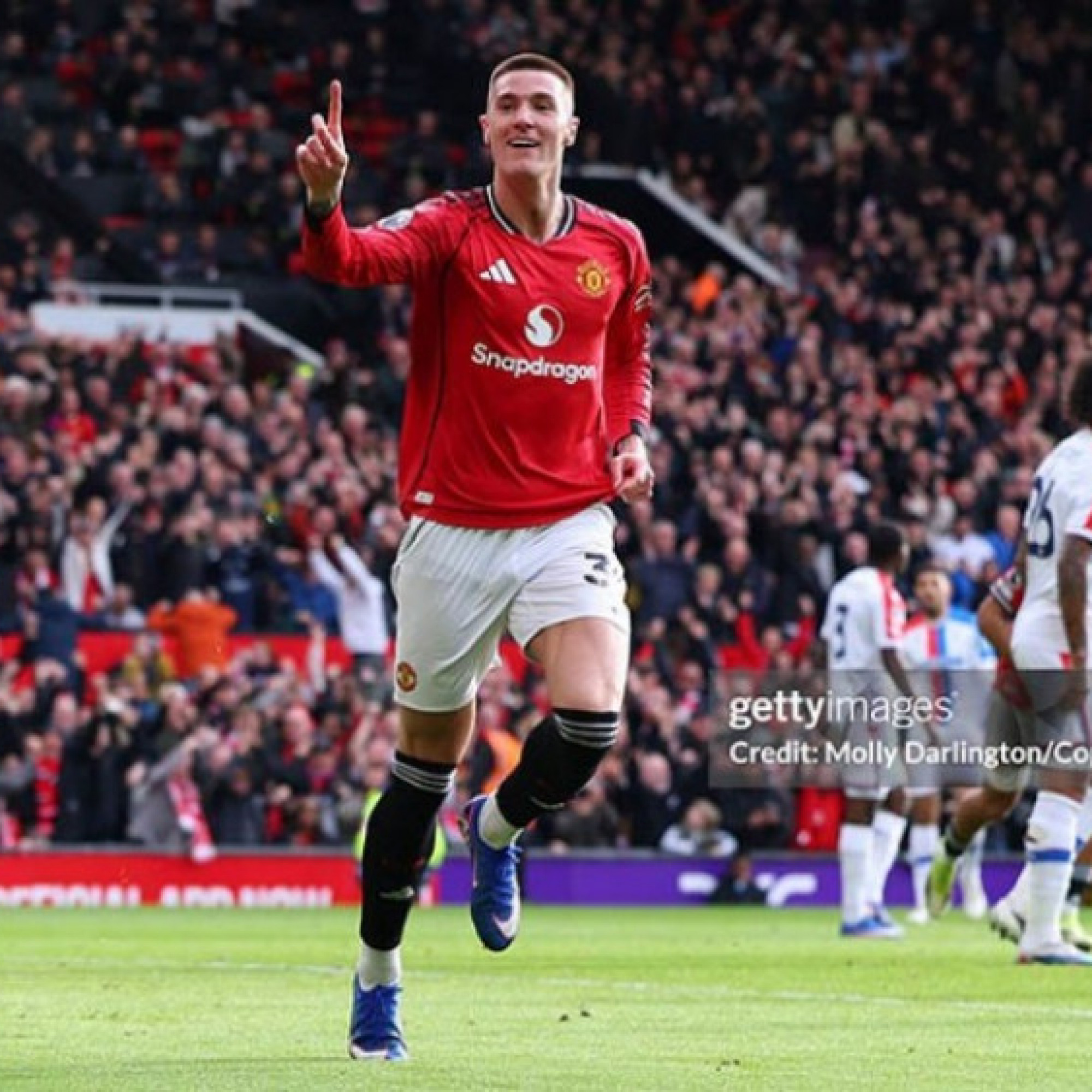 MU ngược dòng: Sesko - Fernandes đá như 