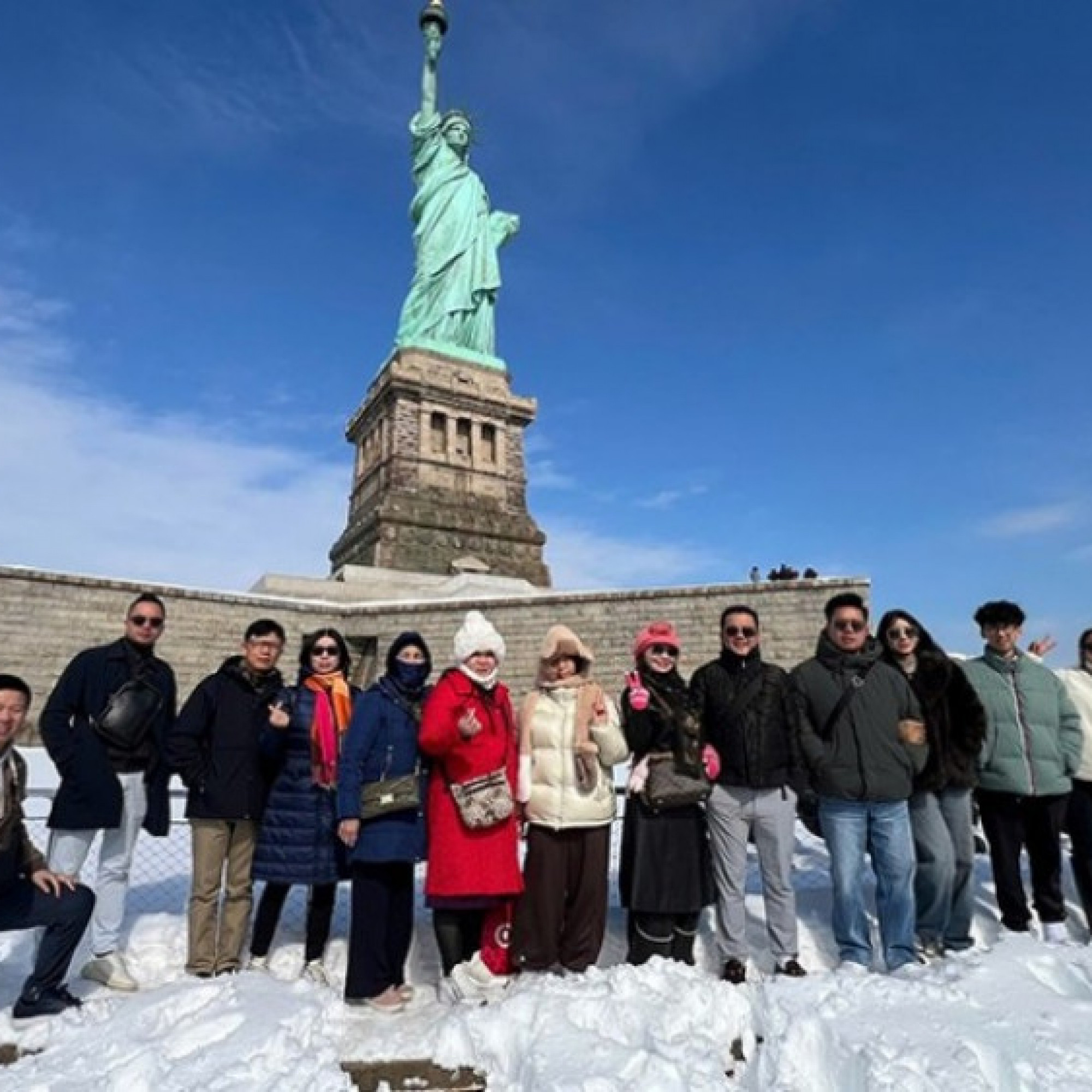 Hoàng Việt Travel tung loạt 