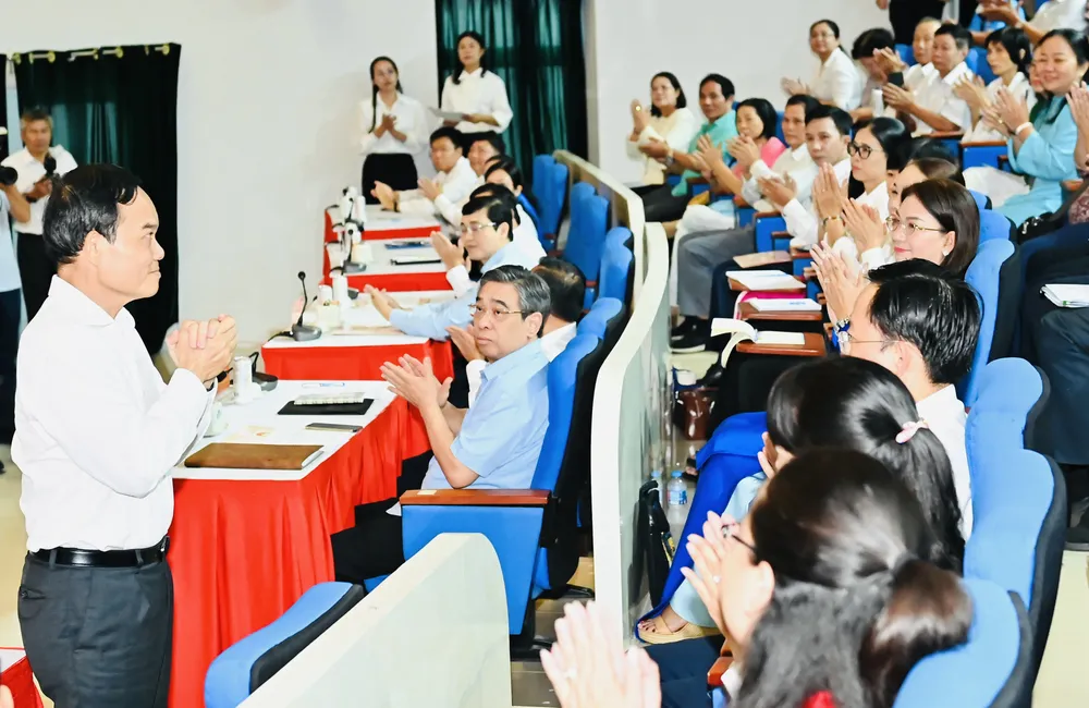 Bí thư Thành ủy TP.HCM Trần Lưu Quang tiếp xúc cử tri tại đơn vị bầu cử số 6 - 2