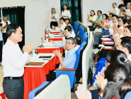 Bí thư Thành ủy TP.HCM Trần Lưu Quang tiếp xúc cử tri tại đơn vị bầu cử số 6