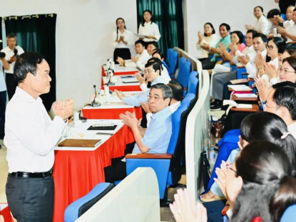 Chuyển động - Bí thư Thành ủy TP.HCM Trần Lưu Quang tiếp xúc cử tri tại đơn vị bầu cử số 6