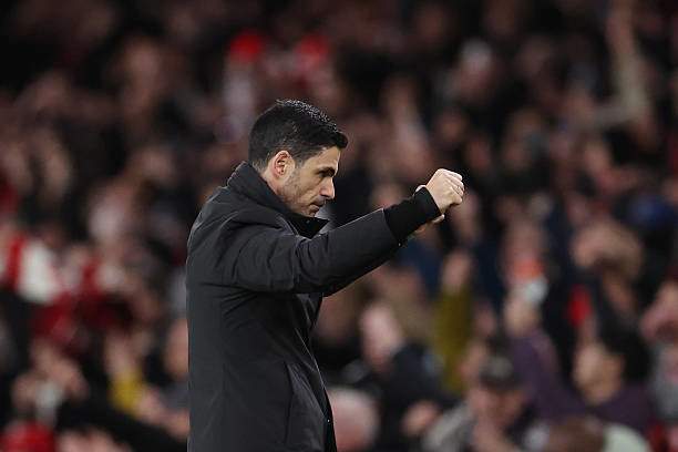 Arsenal lê lết về đích, đầu bảng nhưng lối đá làm fan "già đi chục tuổi" - 1