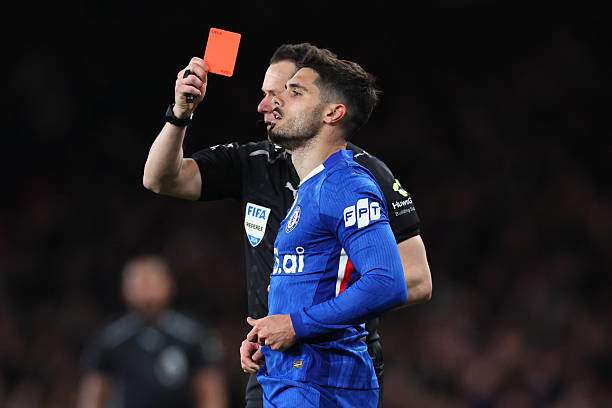 Arsenal thắng sát nút Chelsea & sắp phá kỷ lục ghi bàn phạt góc, HLV Arteta chưa vui - 3