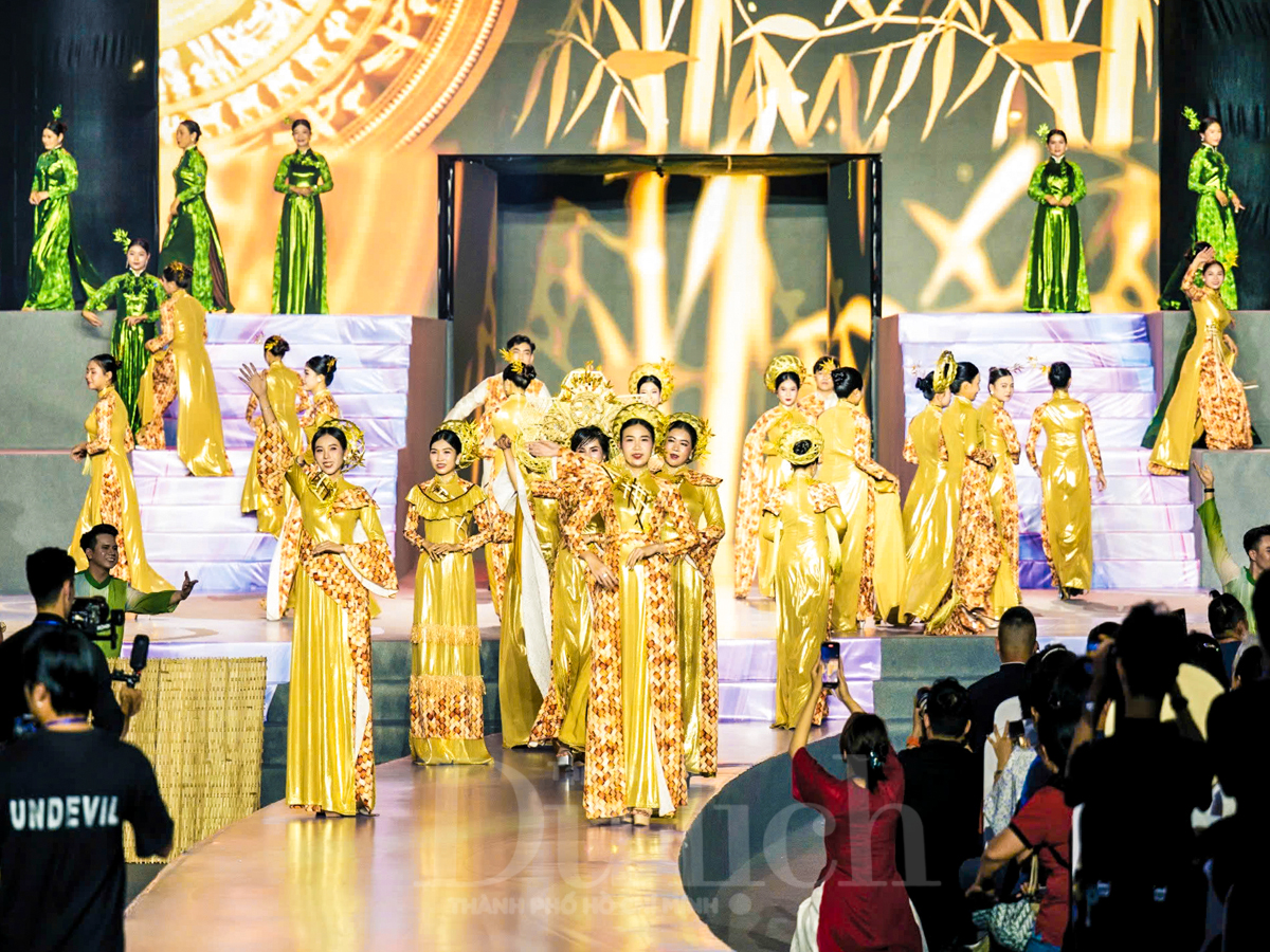 Lễ hội áo dài TP.HCM 2026: Sợi tơ vàng son dệt khát vọng giữa lòng phố thị - 4