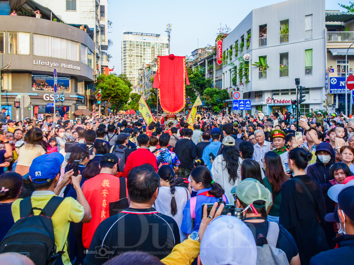 Rồng lân múa lượn khắp phố Chợ Lớn đêm Nguyên tiêu - 9