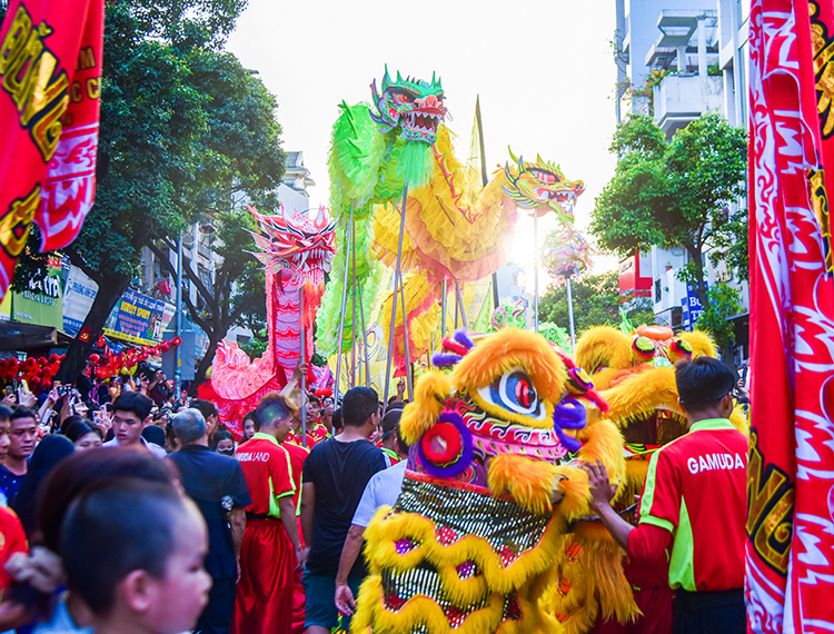 Rồng lân múa lượn khắp phố Chợ Lớn rước hội Nguyên tiêu