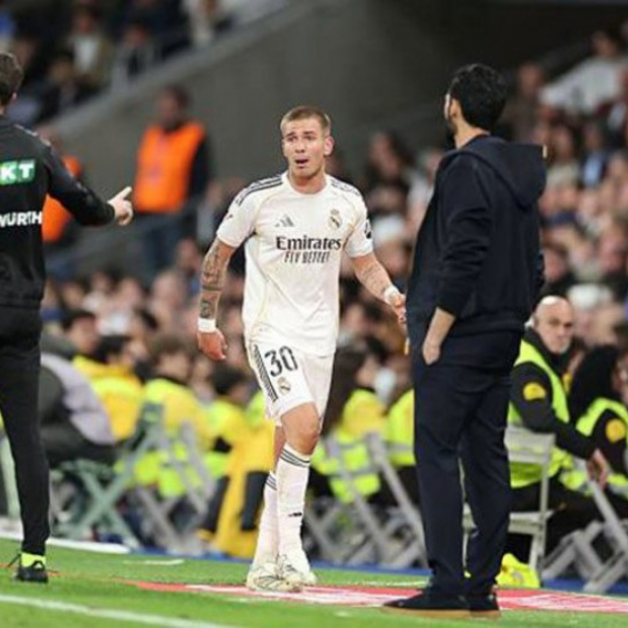  - Real Madrid thua sốc trong cơn "mưa thẻ": Sao trẻ bị đuổi vì chửi trọng tài, Rudiger tung gối vào mặt đối thủ