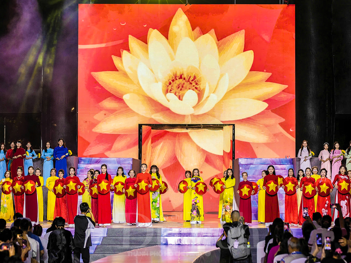 Hoa hậu Nguyễn Thanh Hà: 'Áo dài không chỉ là trang phục, đó là tâm hồn Việt' - 2