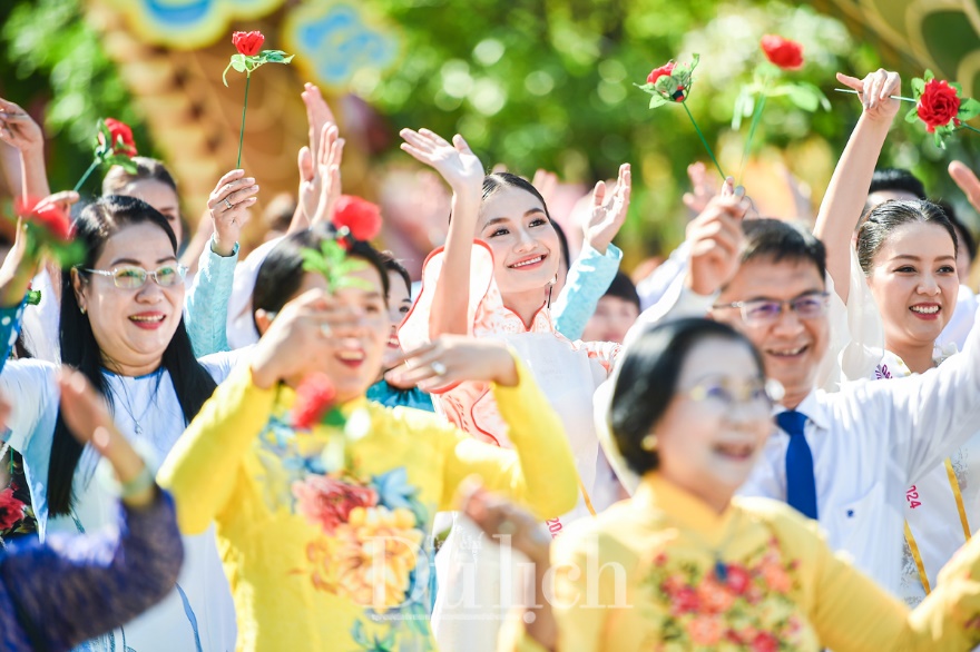 Hoa hậu Nguyễn Thanh Hà: 'Áo dài không chỉ là trang phục, đó là tâm hồn Việt' - 3