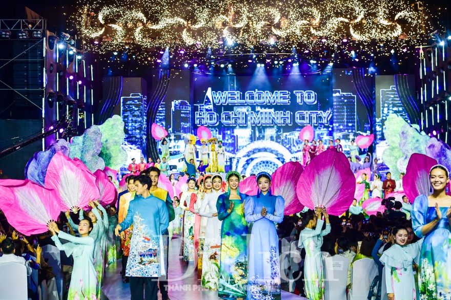 Hoa hậu Nguyễn Thanh Hà: 'Áo dài không chỉ là trang phục, đó là tâm hồn Việt' - 9