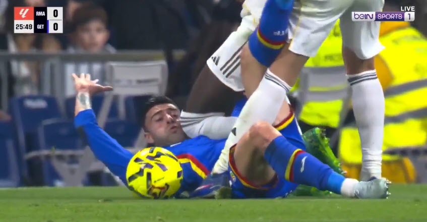 Real Madrid thua sốc trong cơn "mưa thẻ": Sao trẻ bị đuổi vì chửi trọng tài, Rudiger tung gối vào mặt đối thủ - 5