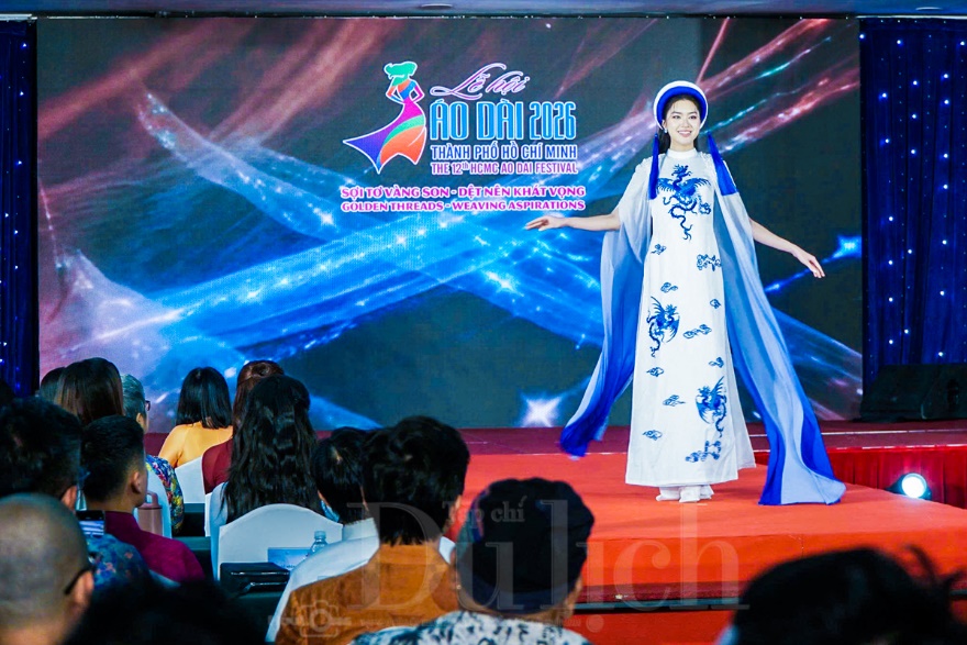 Lễ hội áo dài TP.HCM 2026: Sợi tơ vàng son dệt khát vọng giữa lòng phố thị - 3
