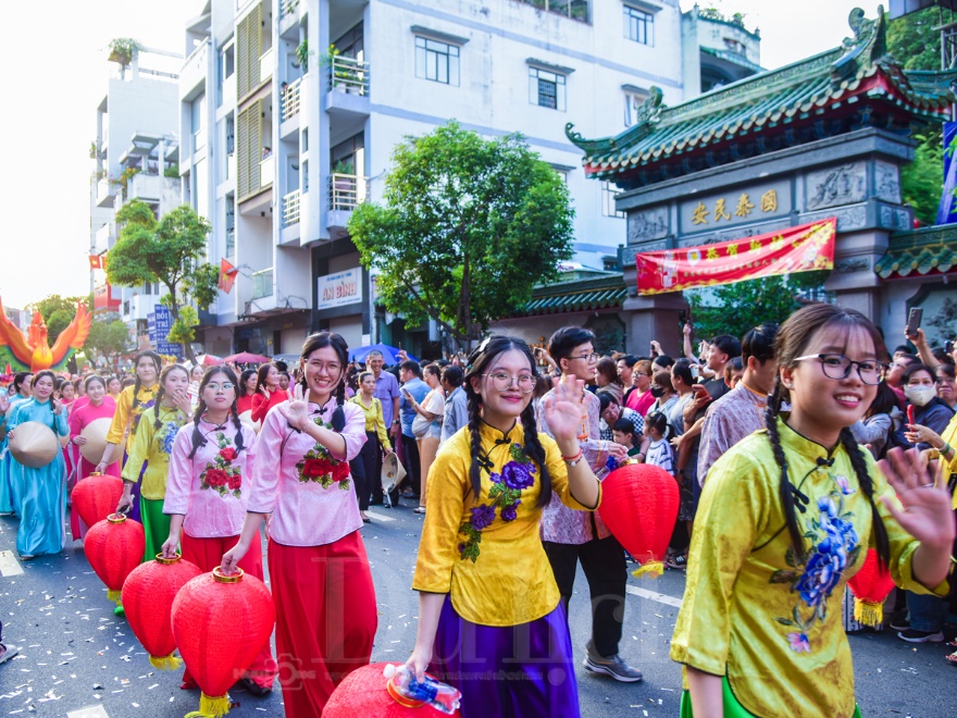 Rồng lân múa lượn khắp phố Chợ Lớn đêm Nguyên tiêu - 14