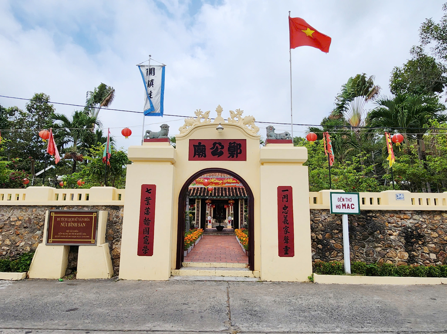 Hàng nghìn du khách xem pháo hoa Lễ hội 290 năm thành lập Tao đàn Chiêu Anh Các - 4