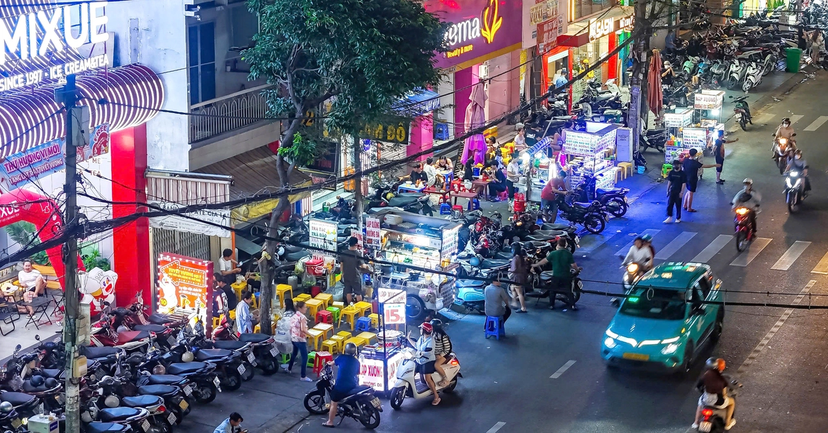 Lấn chiếm vỉa hè và nỗi trăn trở của Bí thư TP.HCM - 1