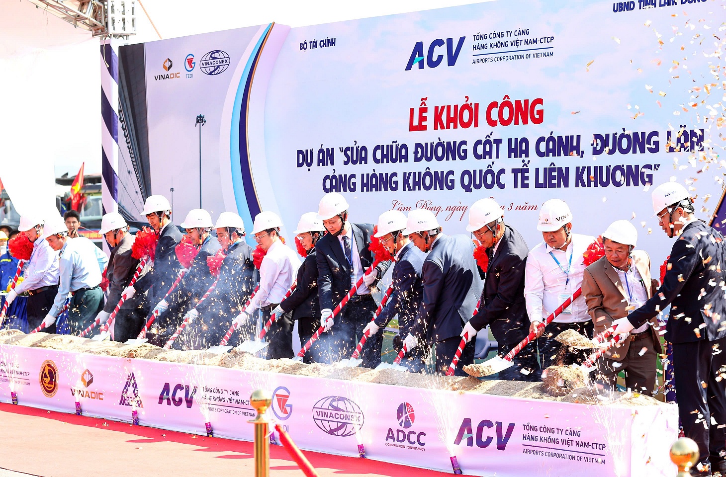 Sân bay Liên Khương chính thức tạm đóng cửa bắt đầu nâng cấp - 2