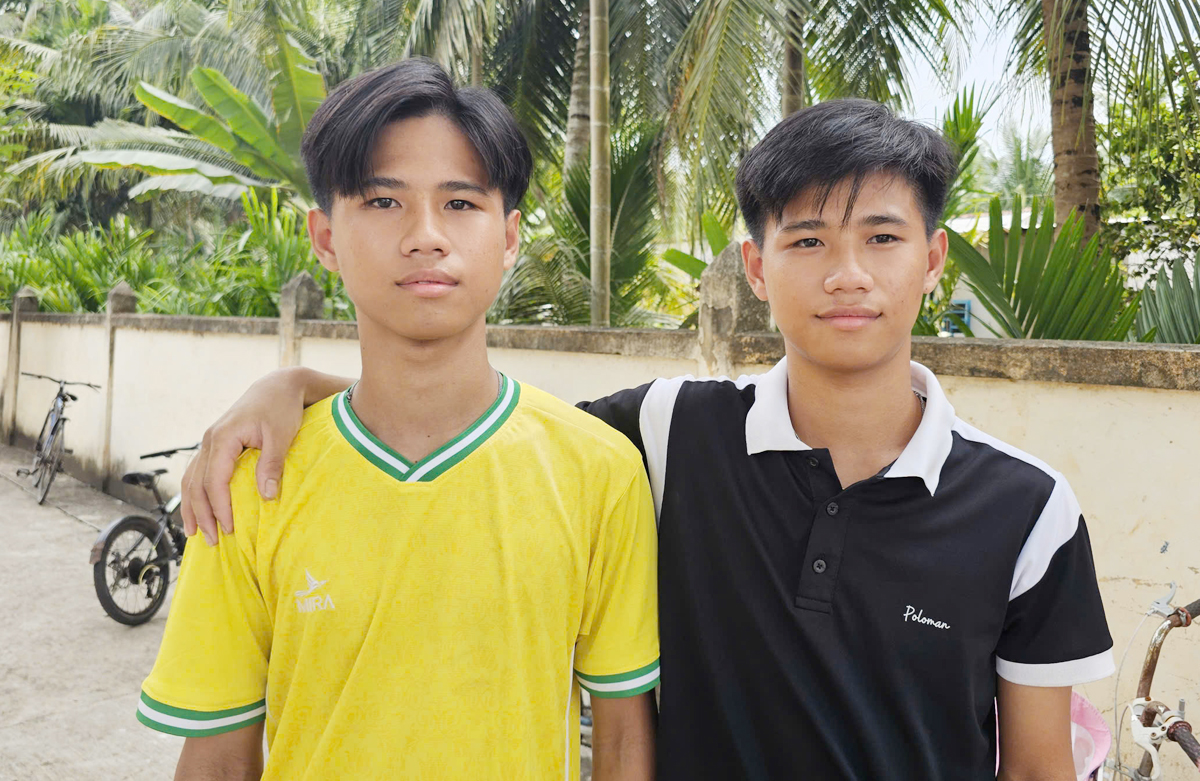 Hai cặp song sinh Nhân - Nghĩa và Huy - Hoàng ở Cần Thơ tình nguyện nhập ngũ - 1