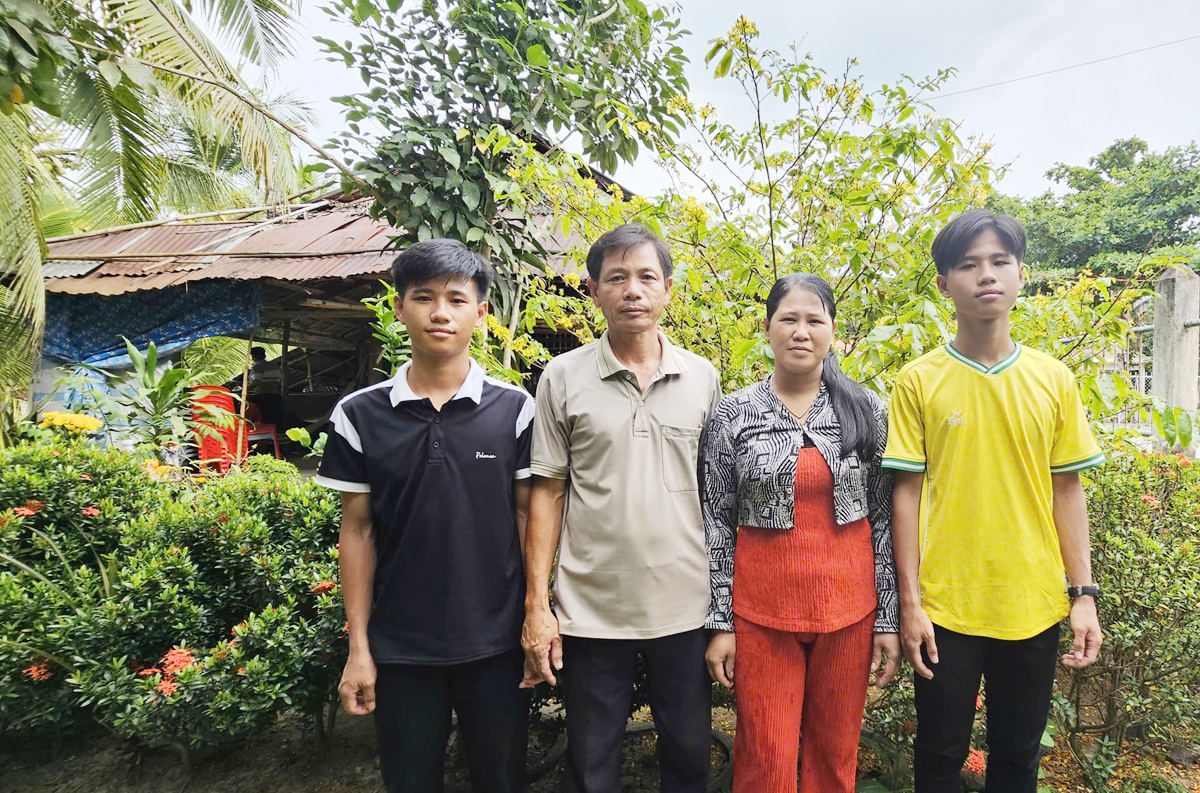 Hai cặp song sinh Nhân - Nghĩa và Huy - Hoàng ở Cần Thơ tình nguyện nhập ngũ - 2