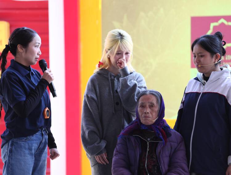 Ốc Thanh Vân, Hậu Hoàng bật khóc, Cường Seven lặng người trước những phận đời kém may mắn