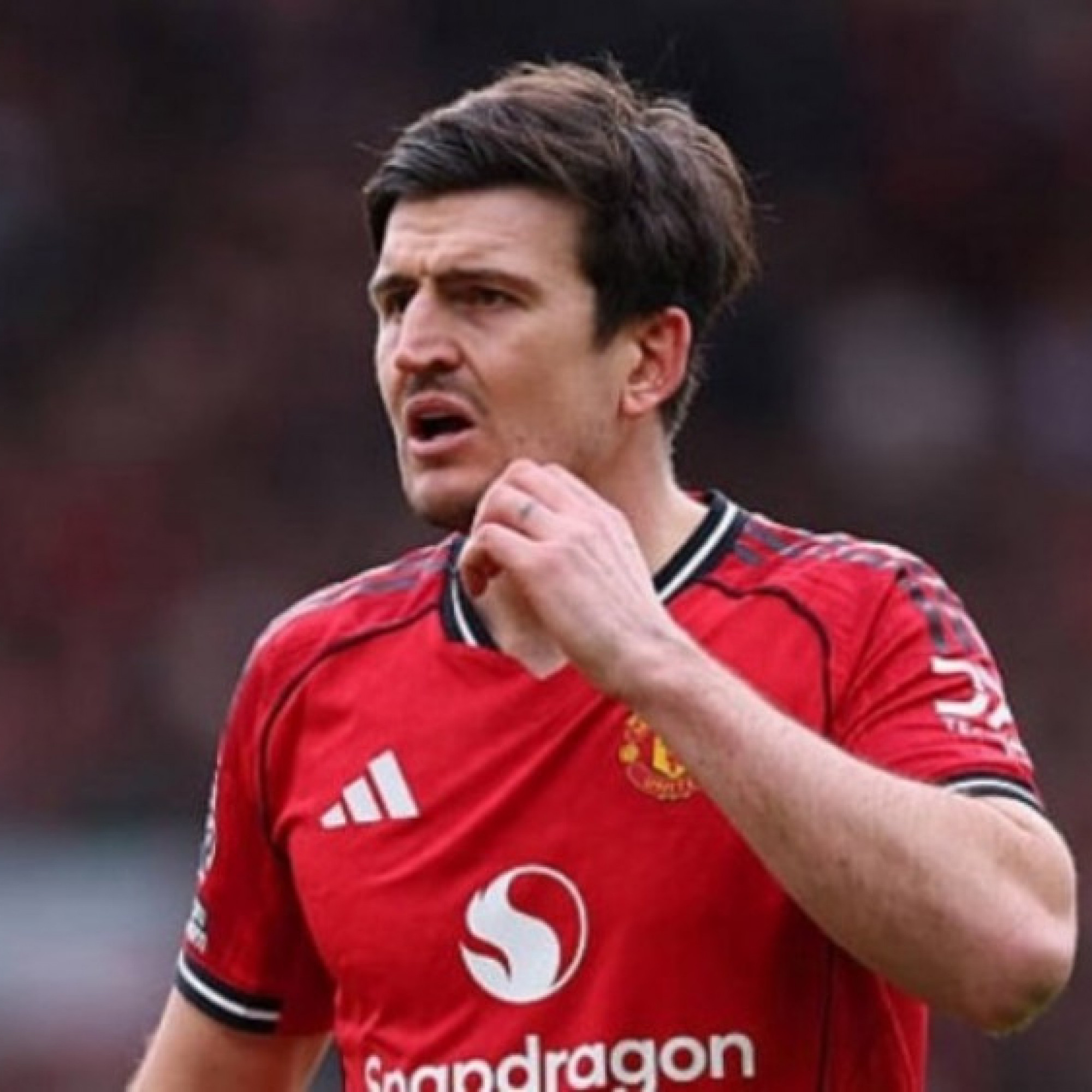  - Tin mới nhất bóng đá sáng 5/3: Maguire nhận án 15 tháng tù treo