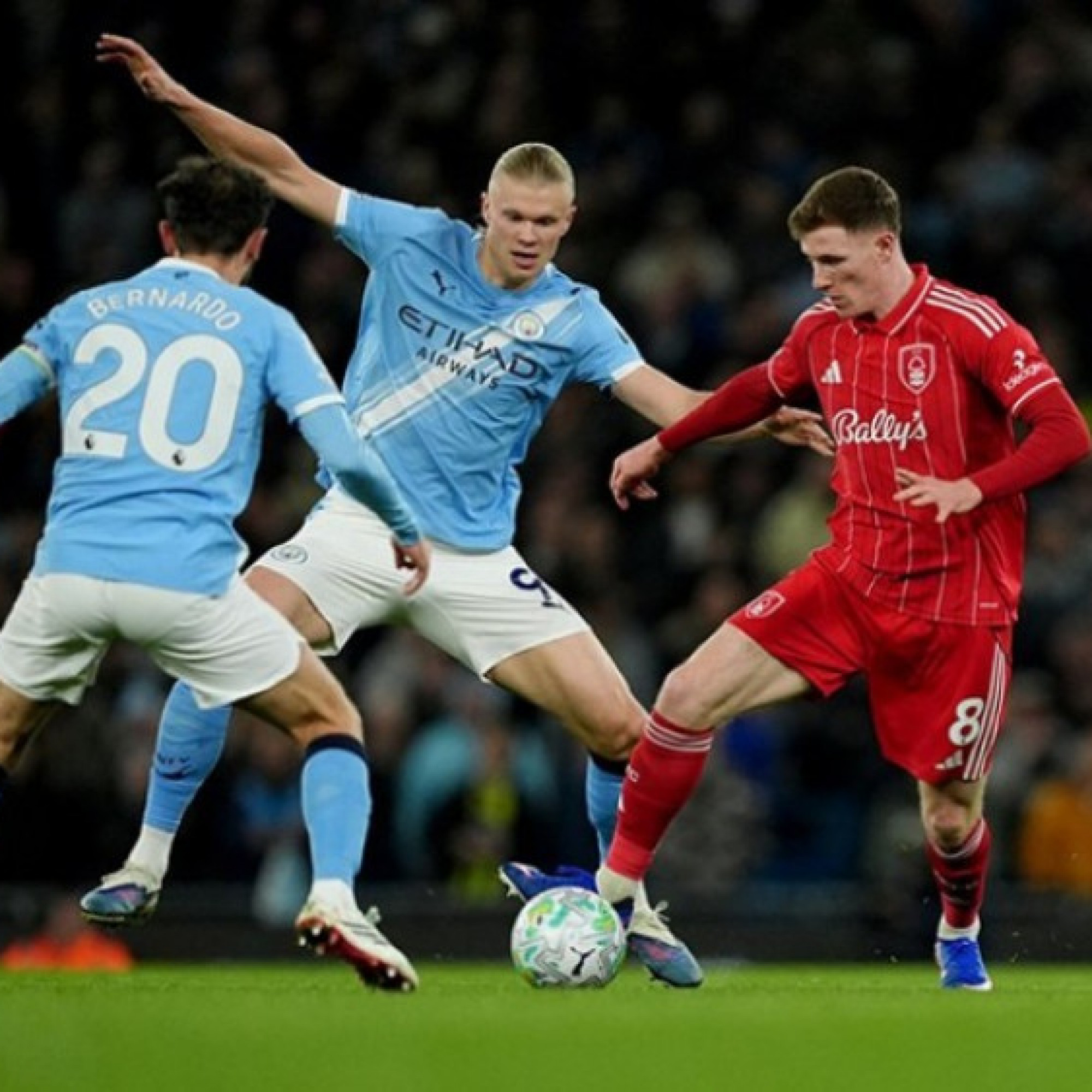  - Video bóng đá Man City - Nottingham Forest: Cách biệt mong manh (Ngoại hạng Anh)