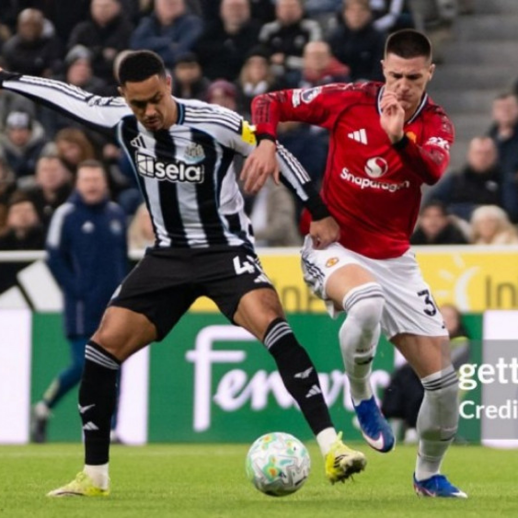  - Video bóng đá Newcastle - MU: Thẻ đỏ bất ngờ, cay đắng phút 90 (Ngoại hạng Anh)