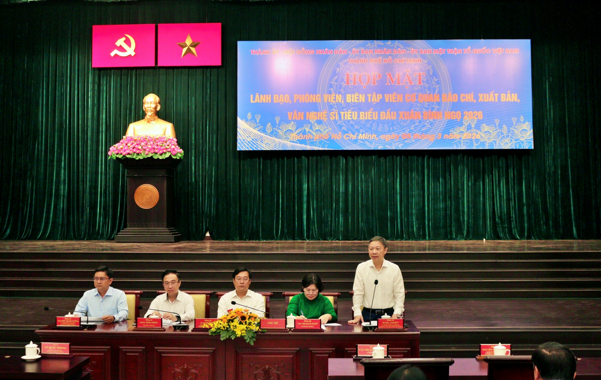 Lãnh đạo TP.HCM lắng nghe ý kiến của văn nghệ sĩ và báo chí dịp đầu năm mới - 1