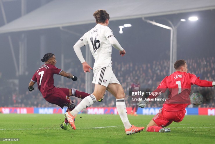 Video bóng đá Fulham - West Ham: Tỏa sáng đúng lúc, 3 điểm quan trọng (Ngoại hạng Anh) - 1