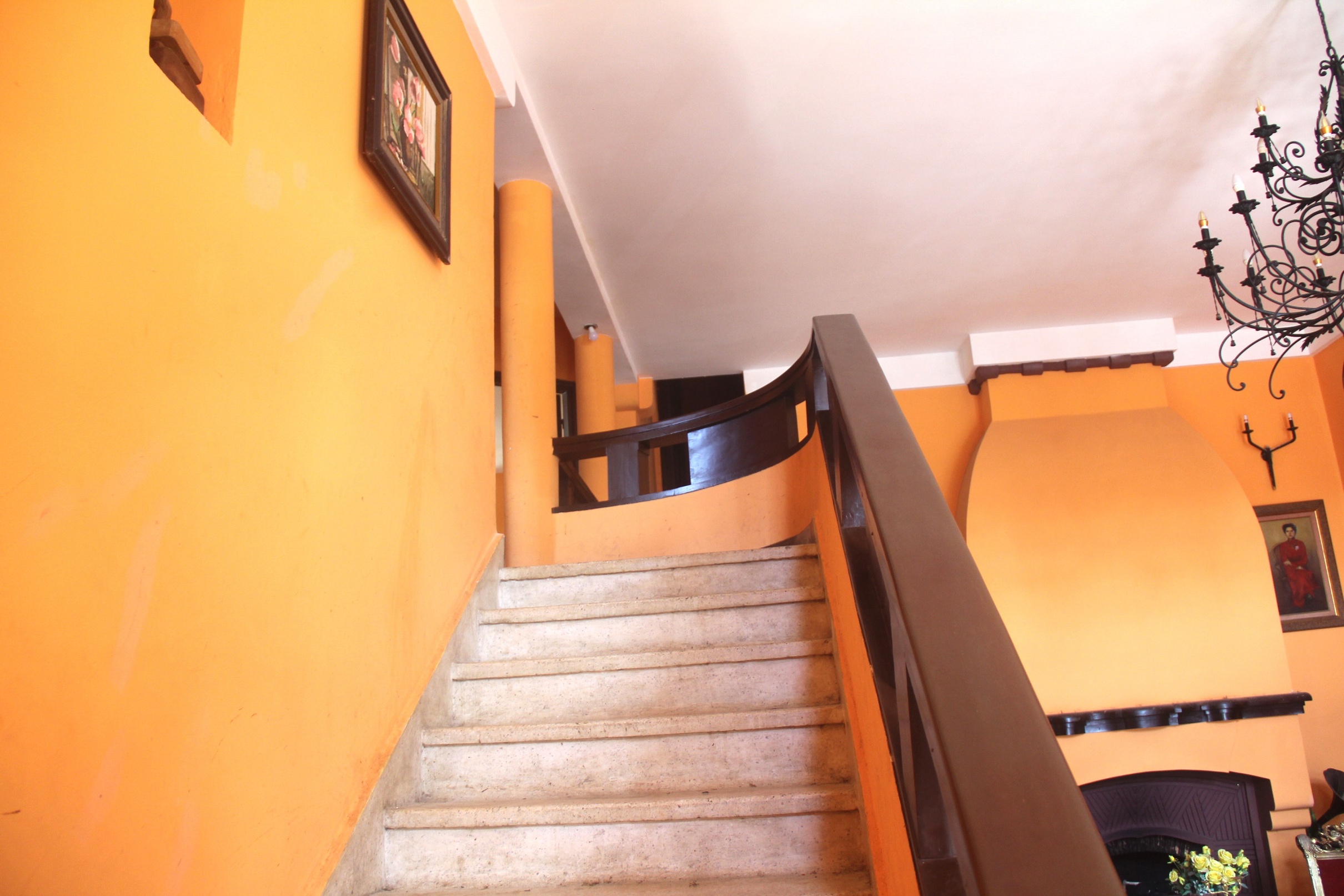 Khám phá ngôi biệt thự đá nổi tiếng ở xứ ngàn hoa - 6