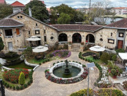 Khám phá ngôi biệt thự đá nổi tiếng ở xứ ngàn hoa