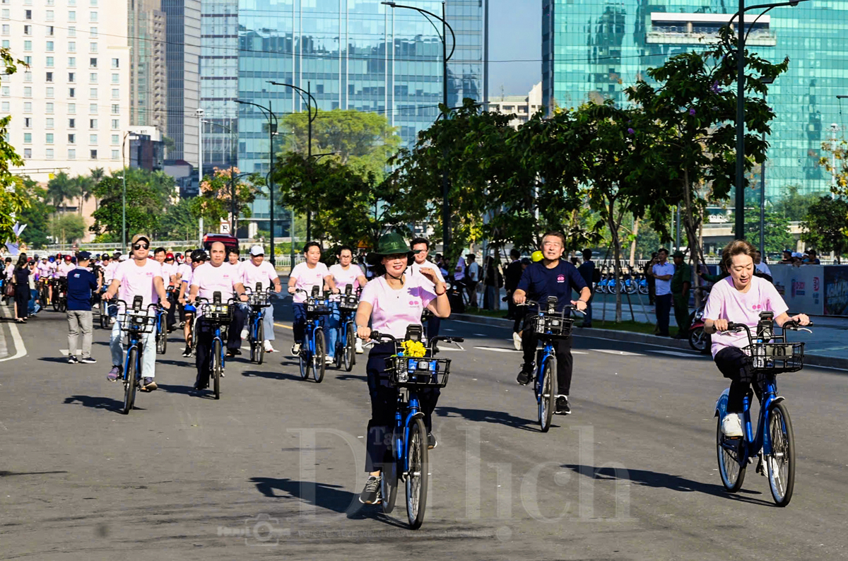 Đạp xe kết nối hữu nghị, lan tỏa thông điệp xanh giữa lòng thành phố - 4