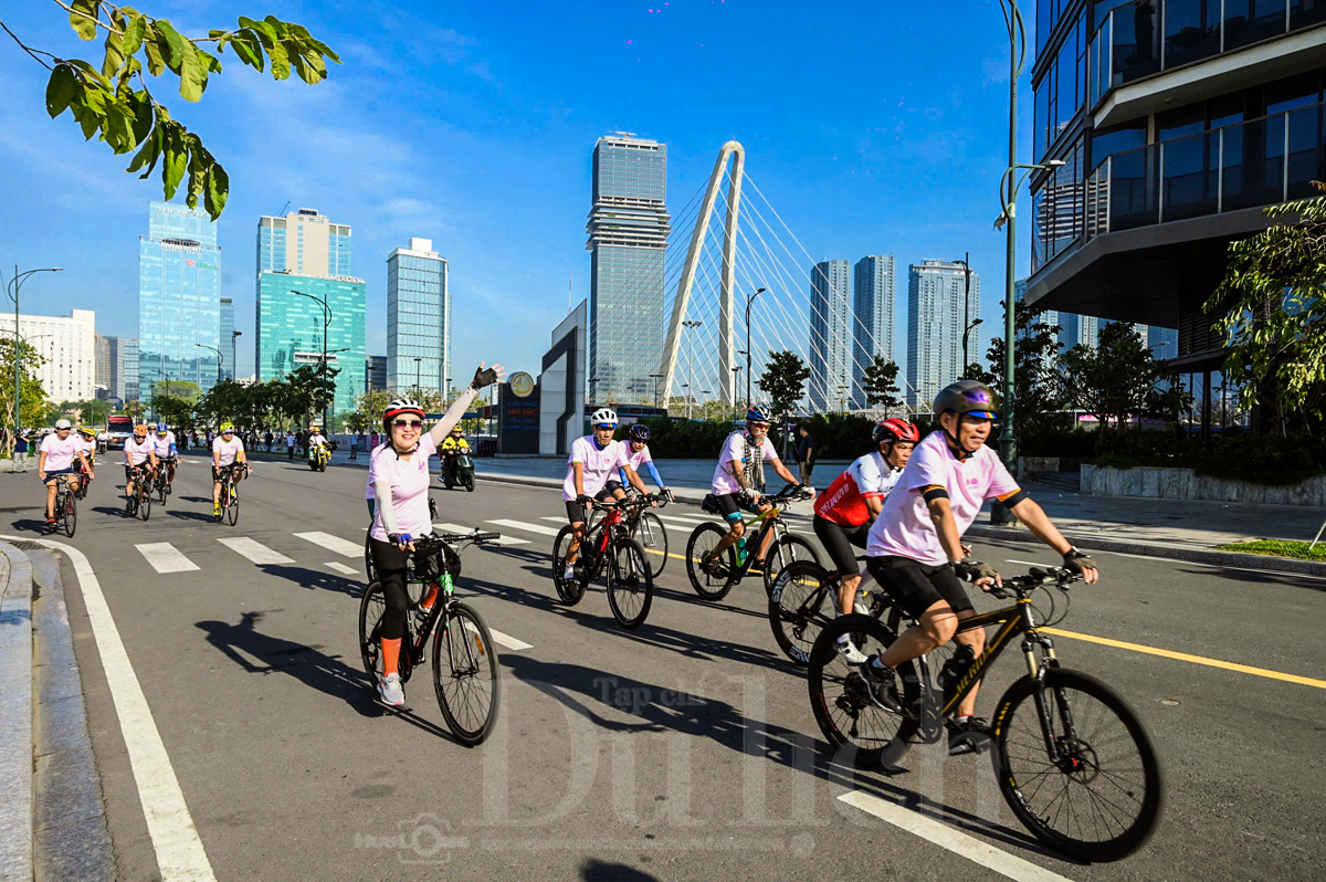 Đạp xe kết nối hữu nghị, lan tỏa thông điệp xanh giữa lòng thành phố - 1
