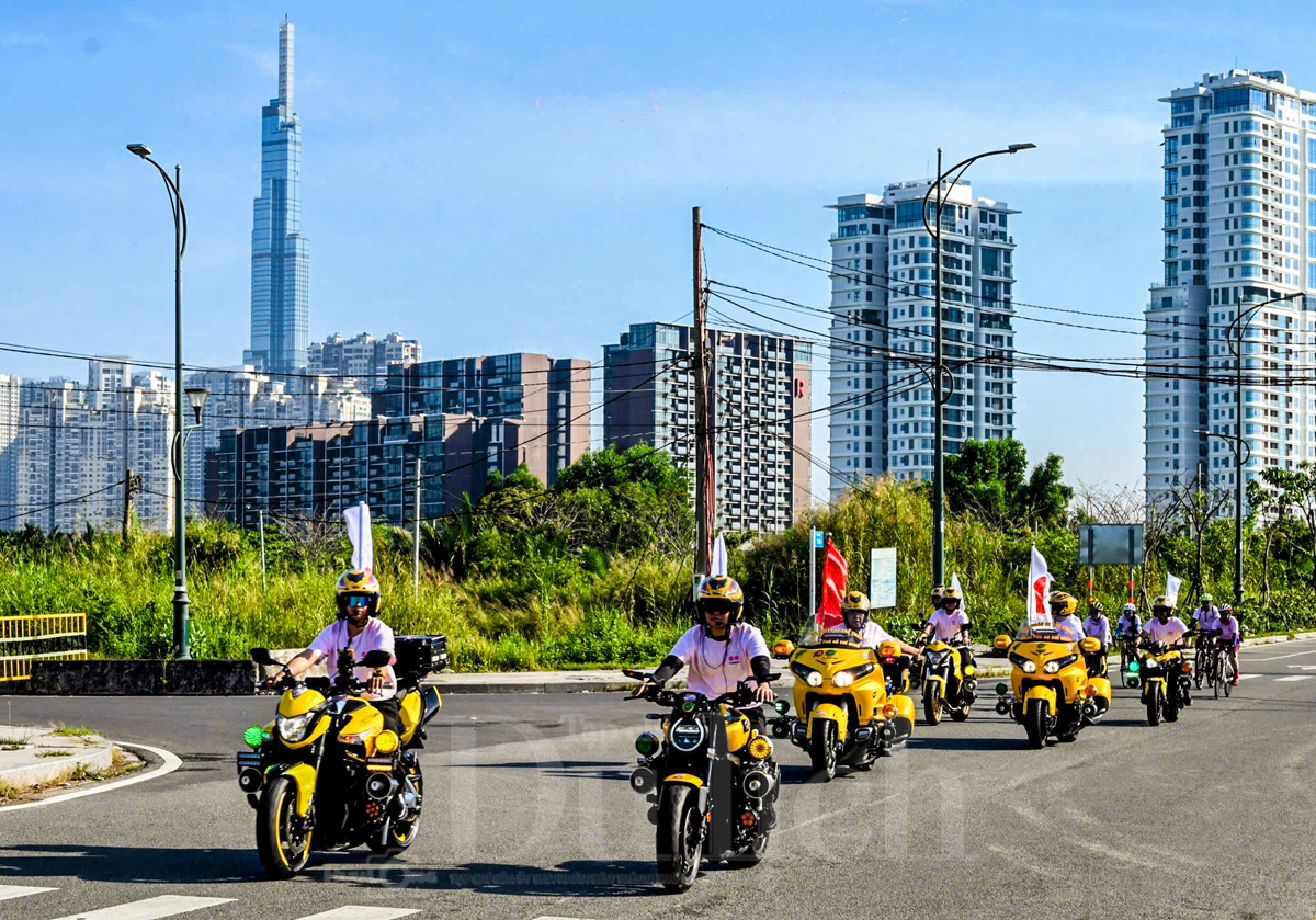 Đạp xe kết nối hữu nghị, lan tỏa thông điệp xanh giữa lòng thành phố - 9