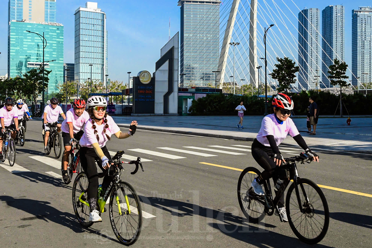 Đạp xe kết nối hữu nghị, lan tỏa thông điệp xanh giữa lòng thành phố - 3