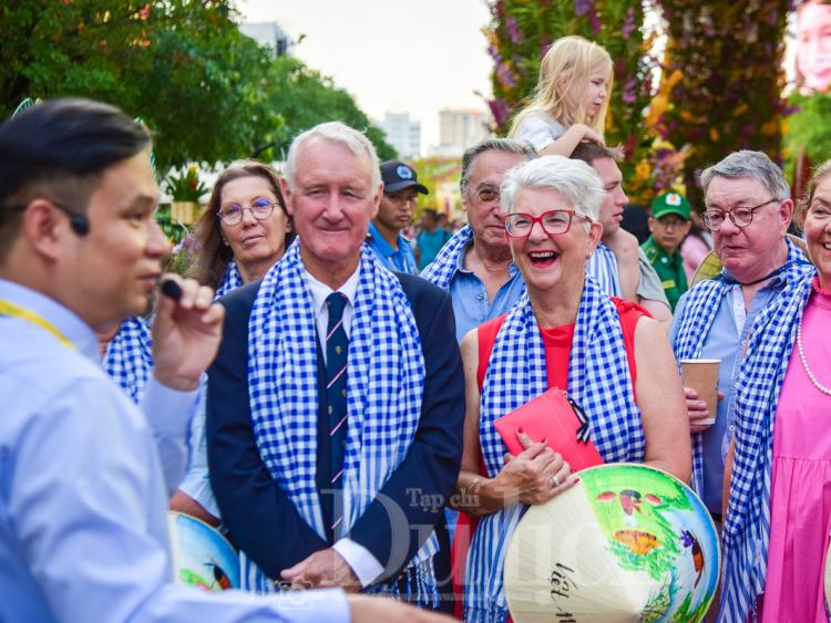 Du khách quốc tế tiếp tục đổ xô đến Việt Nam, ngành du lịch tăng trưởng ấn tượng