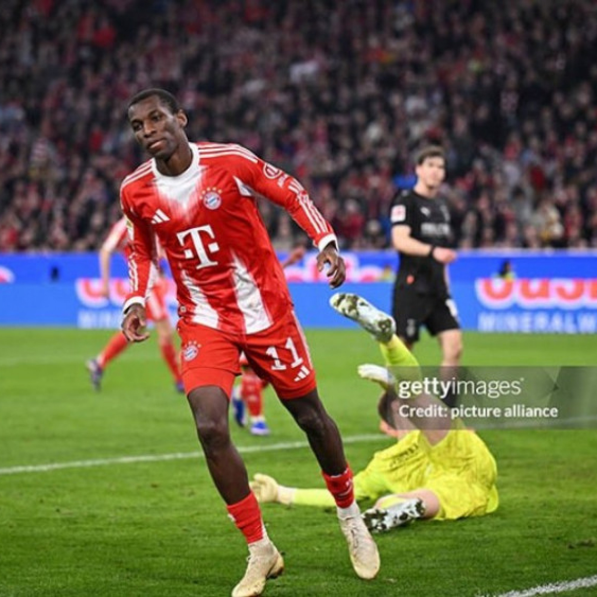  - Video bóng đá Bayern Munich - Monchengladbach: Uy lực "Hùm xám", rực rỡ Jackson (Bundesliga)