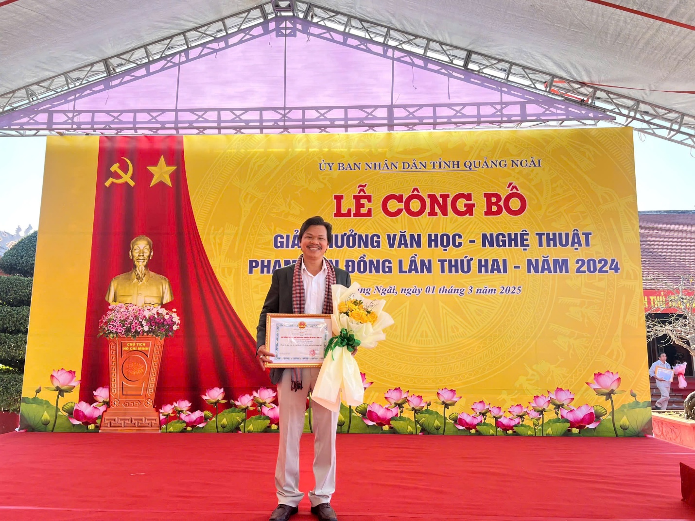 dao dien hoang duan - dam me voi nghe thuat dan toc va huong nghe thuat den cong dong - 9