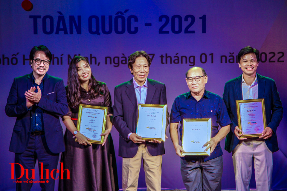 dao dien hoang duan - dam me voi nghe thuat dan toc va huong nghe thuat den cong dong - 3