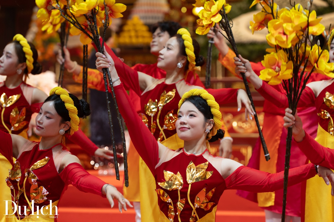 Du khách quốc tế tiếp tục đổ xô đến Việt Nam, ngành du lịch tăng trưởng ấn tượng - 4