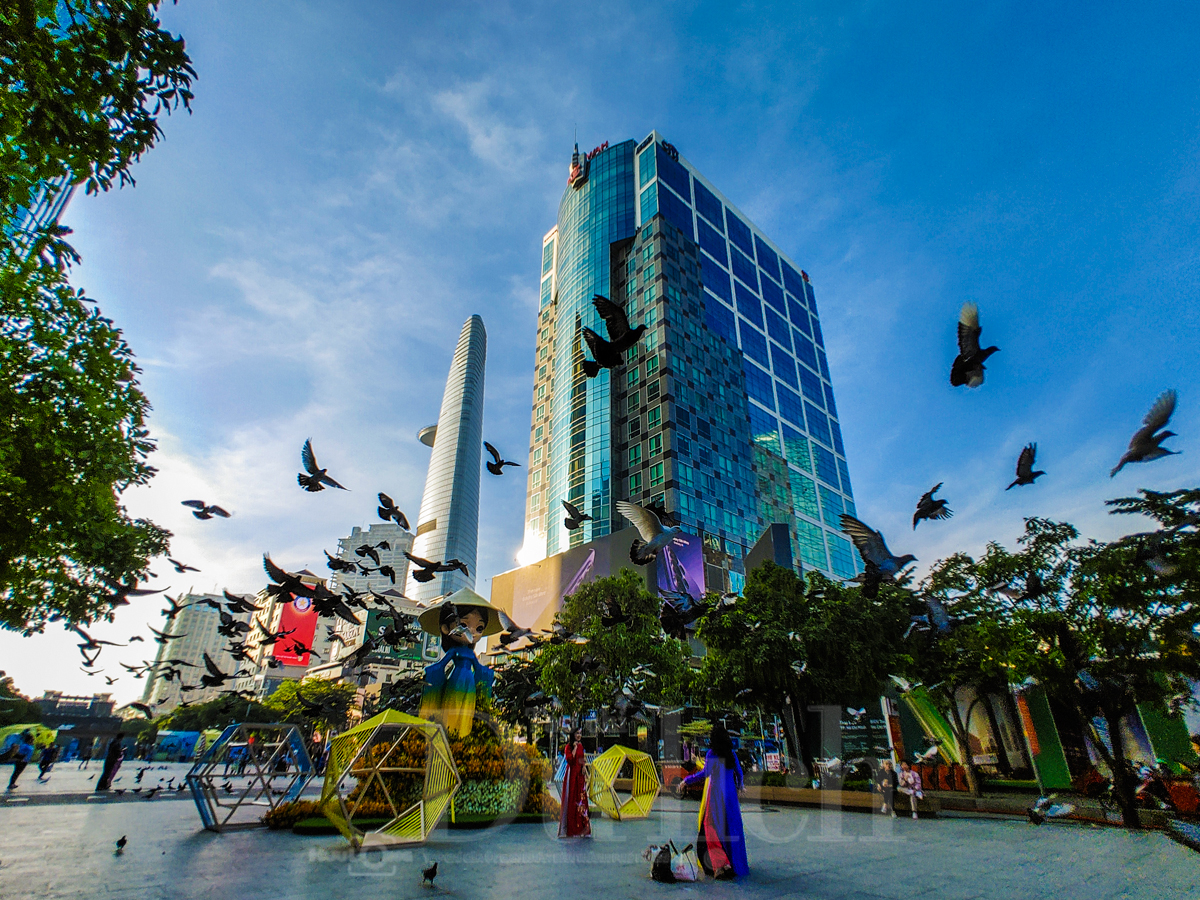 Hàng ngàn tà áo dài rực rỡ sắc xuân trên Quảng trường đi bộ trong ngày hội của phái đẹp - 5