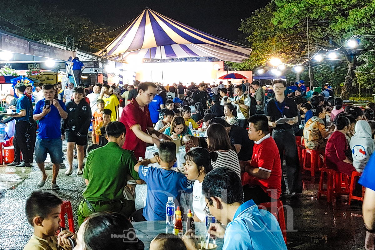 Ấm áp hương vị phở nghĩa tình giữa cơn mưa chiều Bàu Bàng - 13