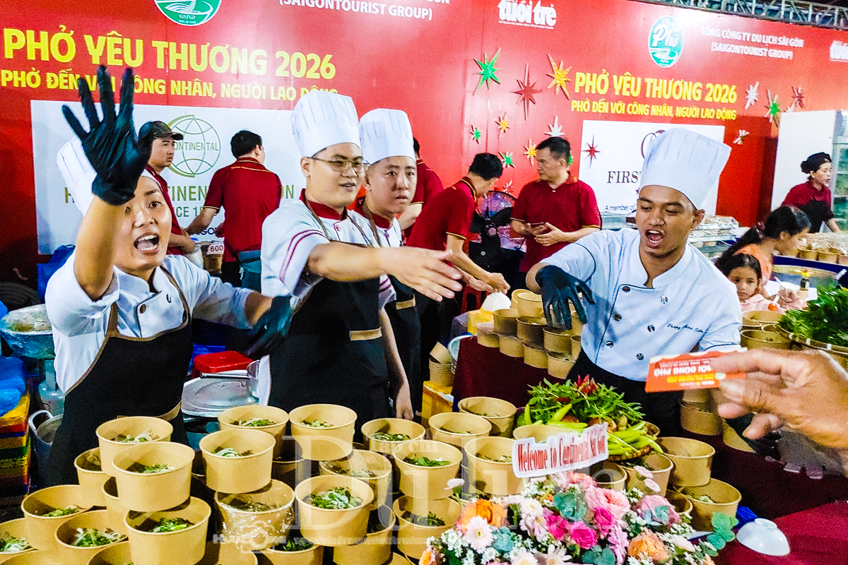 Ấm áp hương vị phở nghĩa tình giữa cơn mưa chiều Bàu Bàng - 14