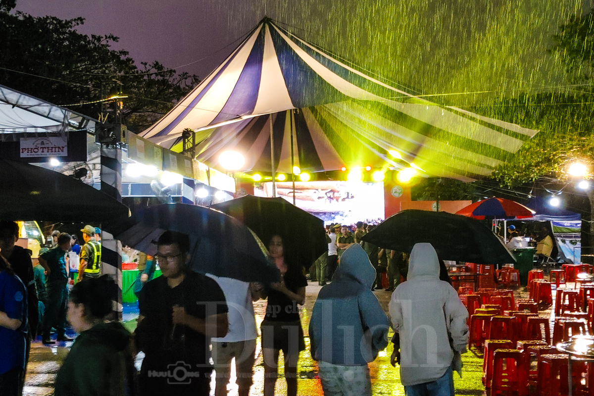 Ấm áp hương vị phở nghĩa tình giữa cơn mưa chiều Bàu Bàng - 1