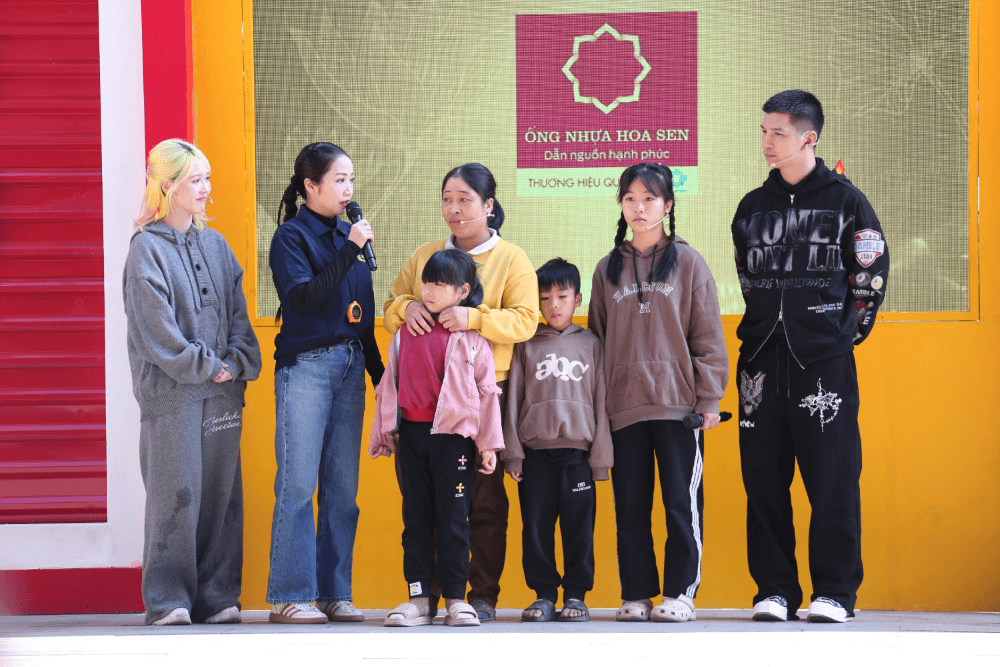 Ốc Thanh Vân xúc động trước người mẹ một mình nuôi ba con, chăm chồng sống thực vật - 2