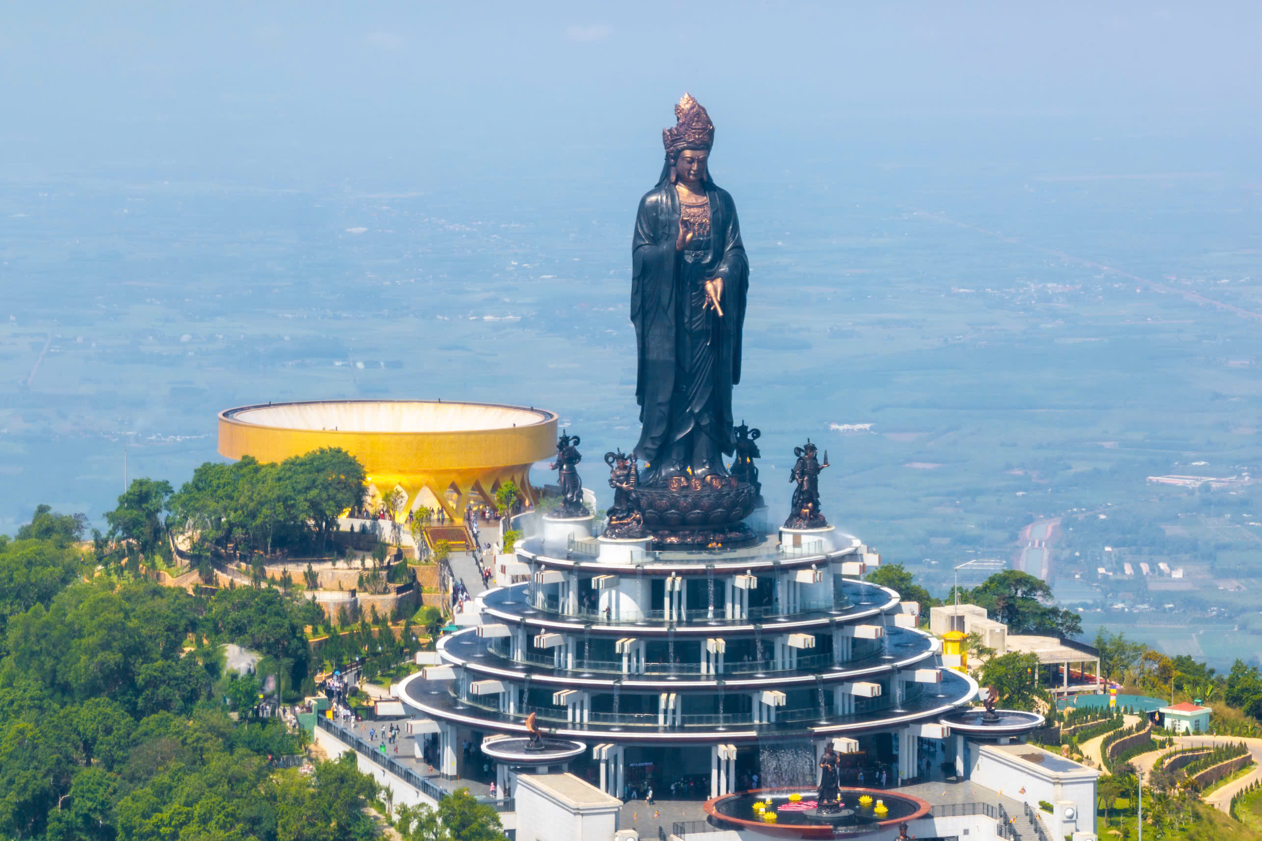 Lên đỉnh núi Bà Đen giữa mùa hoa tulip rực rỡ - 10